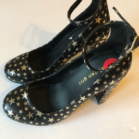 Madden Girl Black Gold Star Heel Size 6 NWOT - Picture 2 of 6